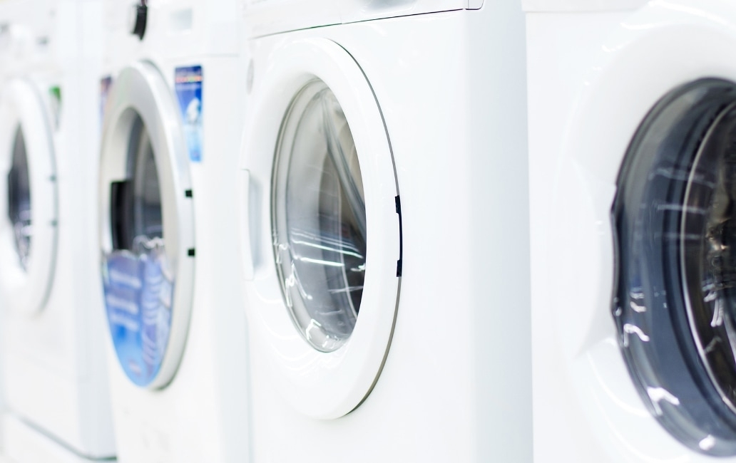 Several washing machines on display in a shop