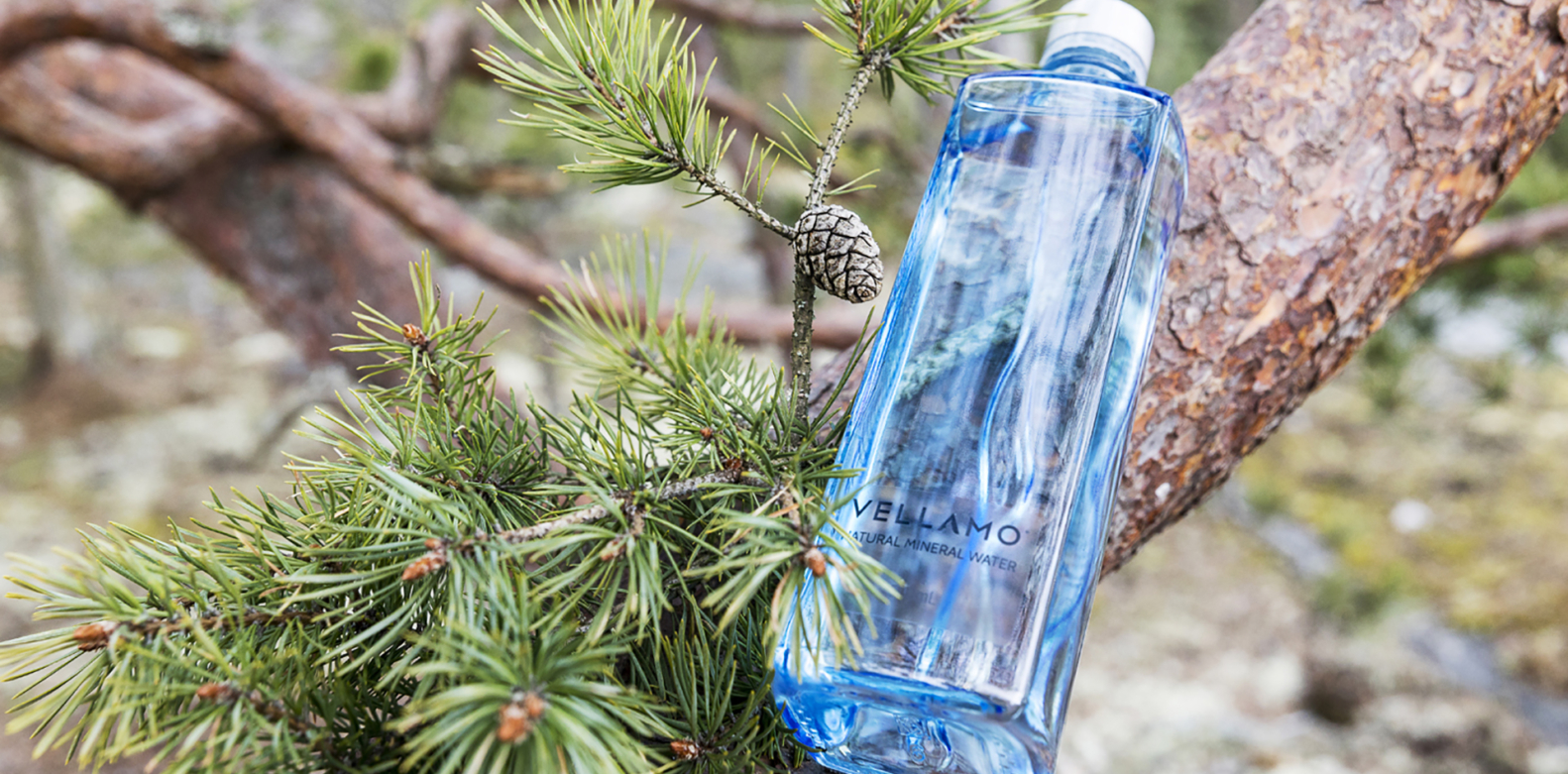 A clear biobased label for the purest mineral water.