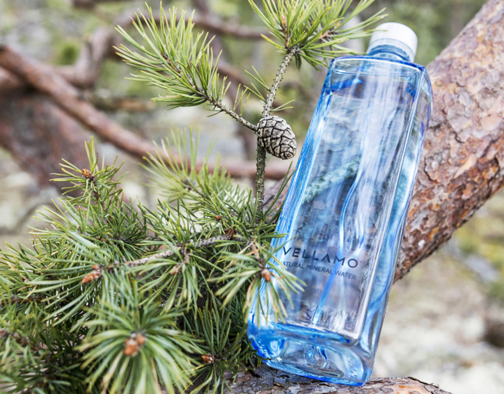 A clear biobased label for the purest mineral water.
